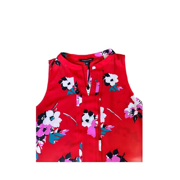 41 Hawthorn Red Floral Sleeveless Blouse - Picture 2 of 3